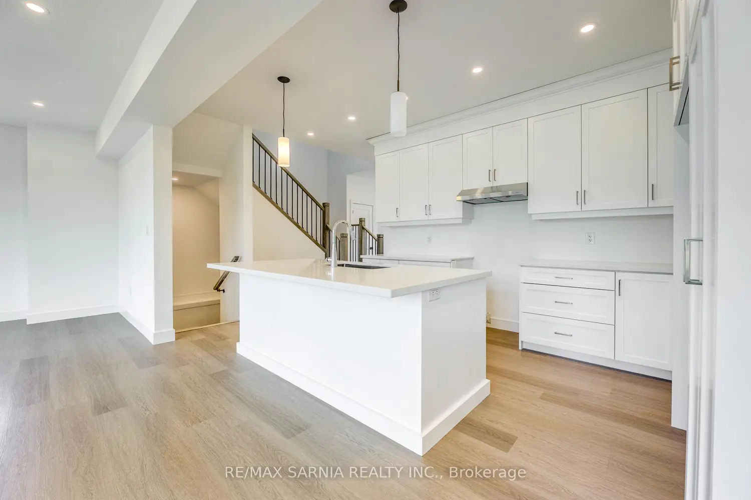 4166 Boardwalk Avenue photo 5