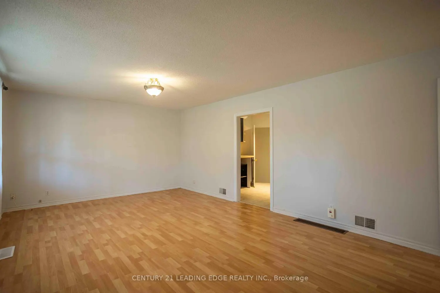 2728 Kennedy Road photo 3