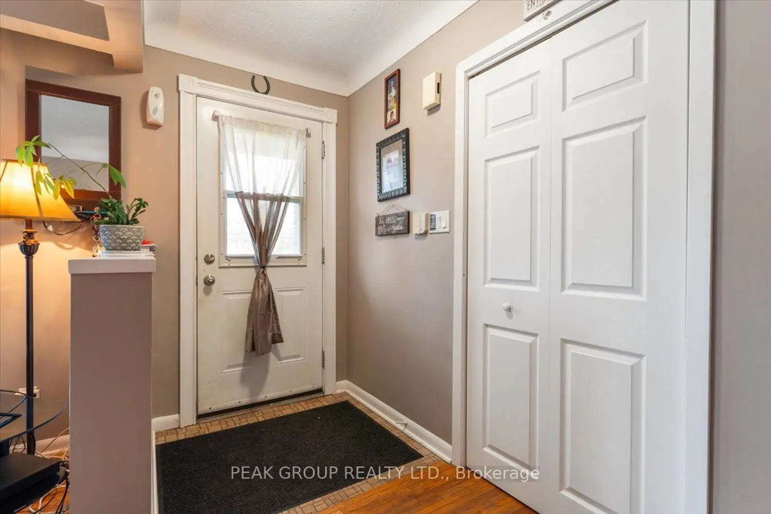 18 Karen Crescent photo 3
