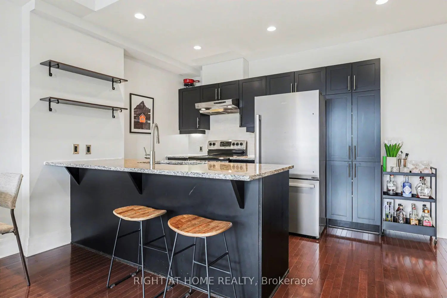 Additional image 7 of 330 Loretta Avenue 810