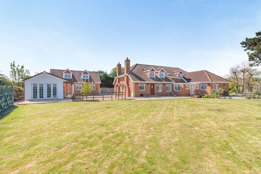 Additional image 2 of 4 bed detached house for saleSt. Marys Road, Hayling Island, Hampshire PO11
