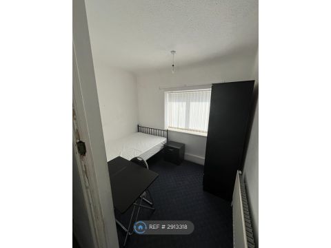 Pencombe Road, Liverpool L36, Room to rent