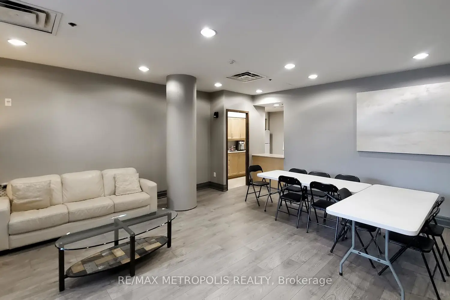 Additional image 16 of 2772 Keele Street 403