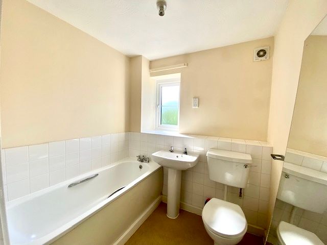 Additional image 11 of 2 bed flat for saleRoyal Huts Avenue, Hindhead GU26