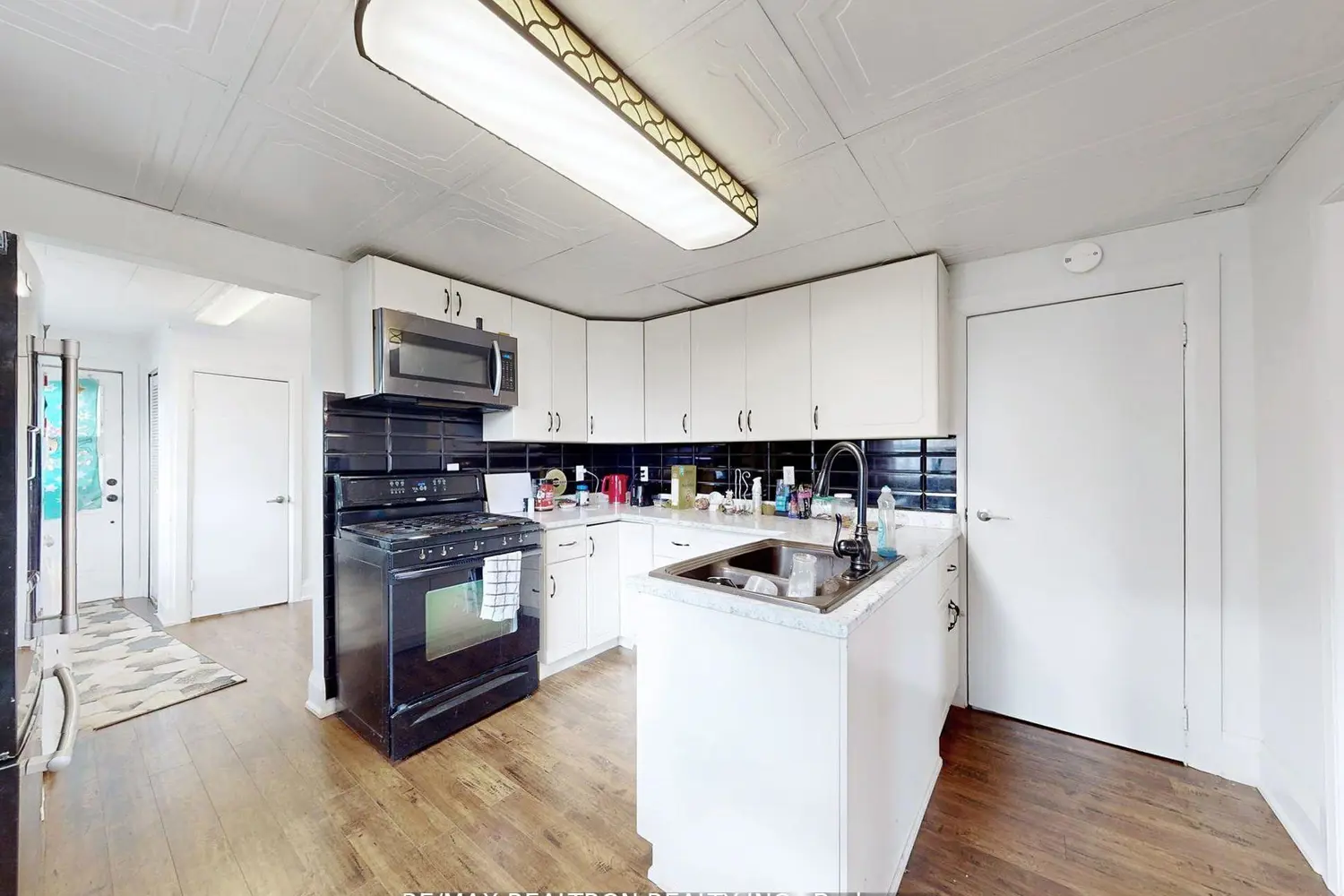 156 The Queensway Street photo 5