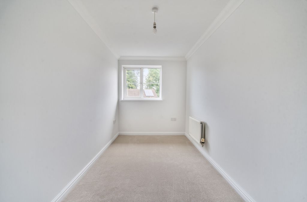 Additional image 10 of 2 bed flat for saleHaslemere, Surrey GU27