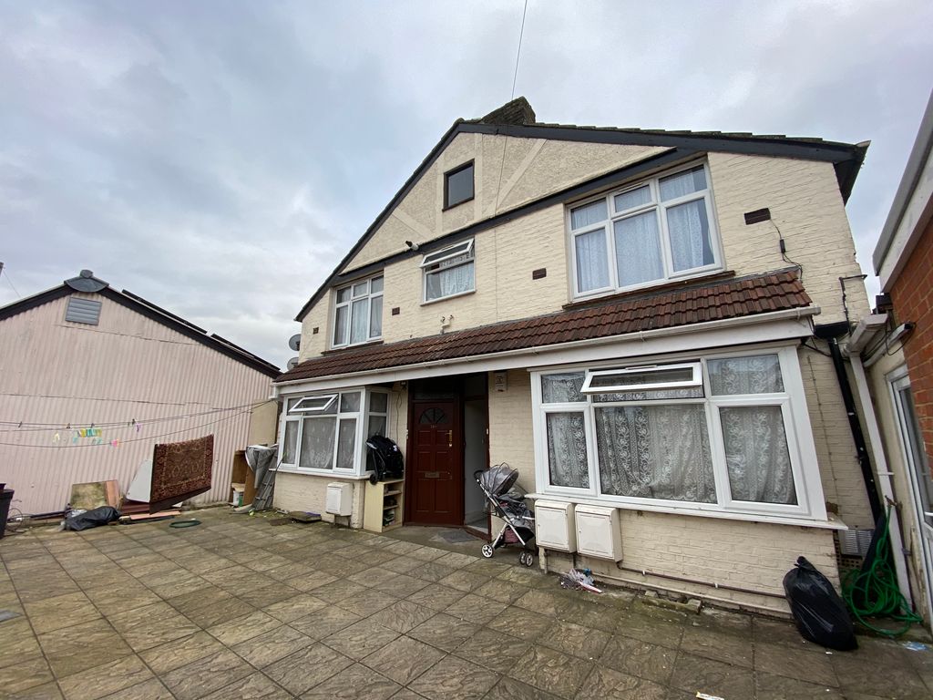 3 bed flat for saleWillow Tree Lane, Hayes UB4 photo 3