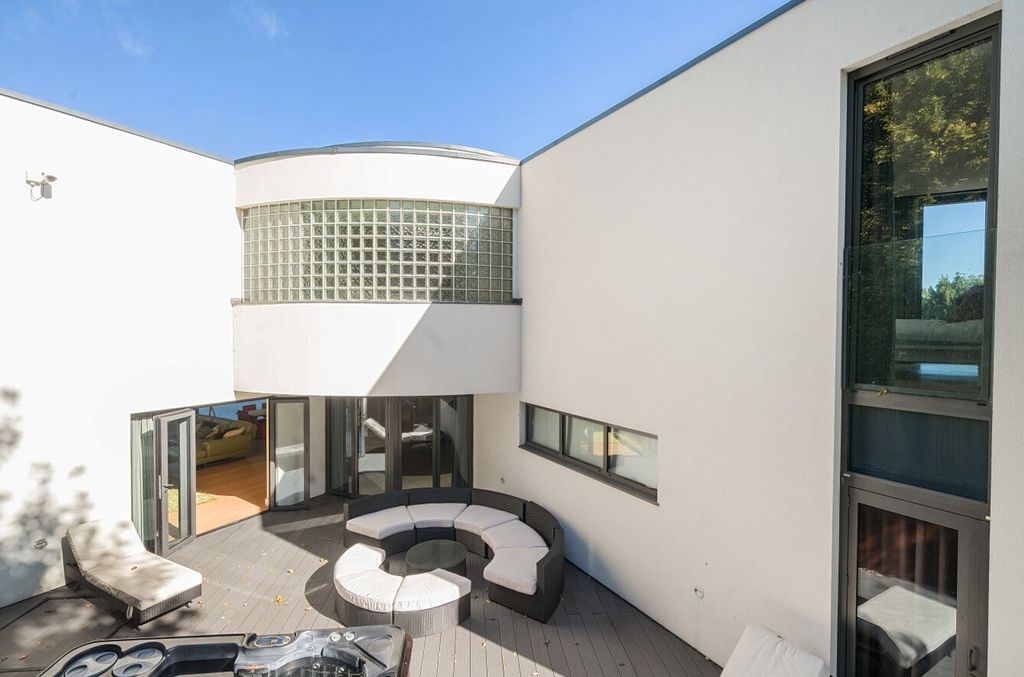 Additional image 28 of 5 bed detached house for saleNorth Shore Road, Hayling Island PO11