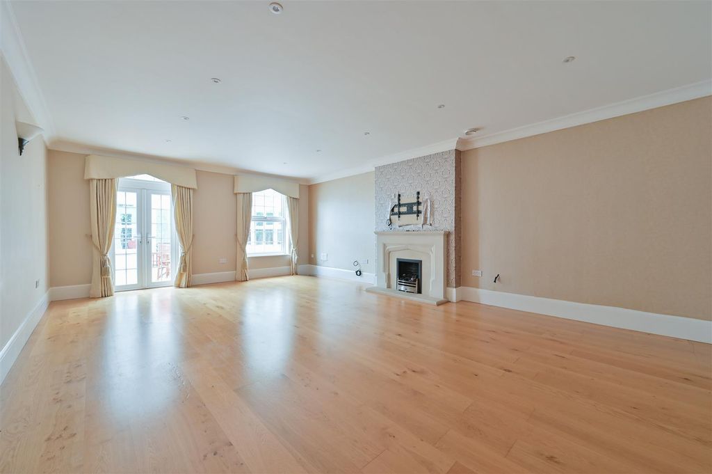 Additional image 3 of 6 bed property for saleRedbourn Lane, Harpenden AL5