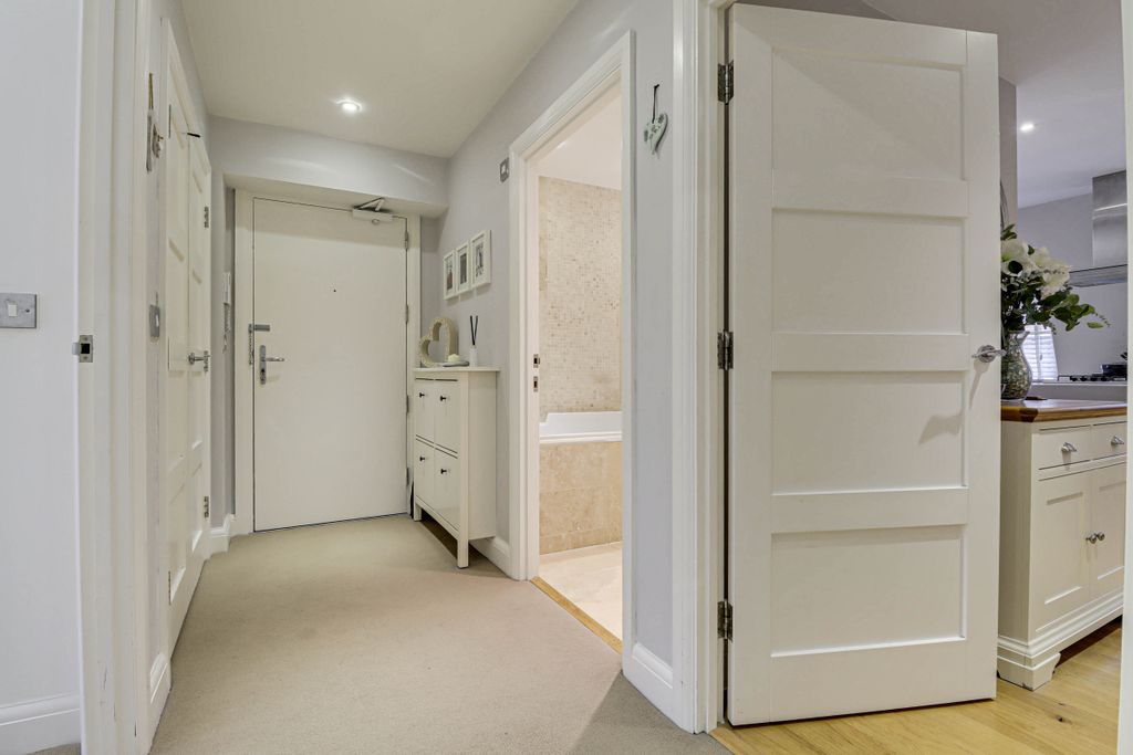 Additional image 11 of 2 bed flat for saleThompsons Close, Harpenden AL5