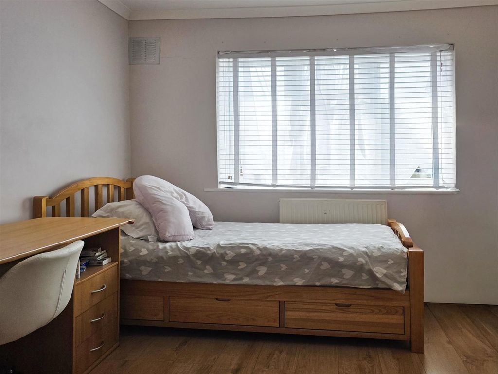 Additional image 22 of 4 bed semi-detached house for saleGledwood Gardens, Hayes UB4