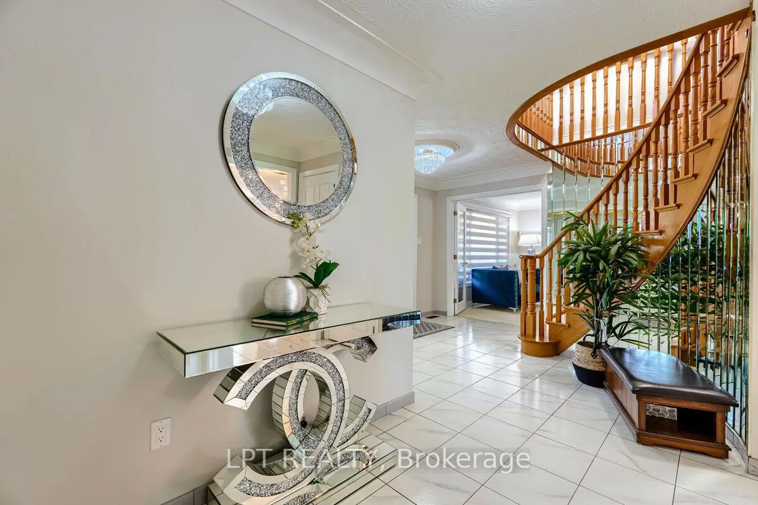 16 Vogue Court photo 2
