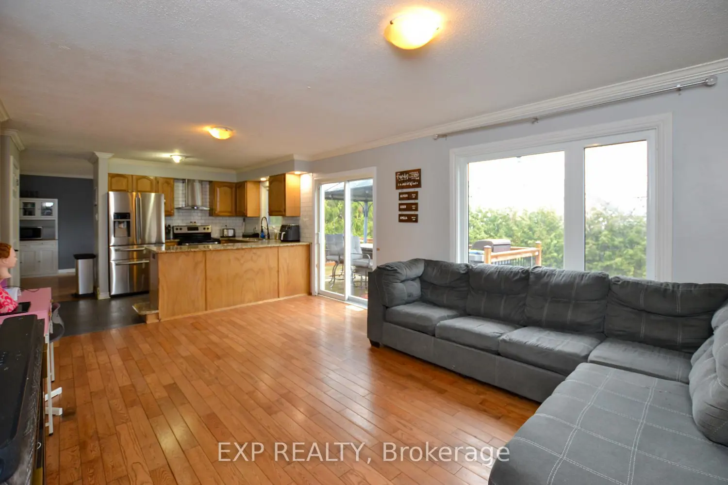 965 Belvedere Avenue photo 5