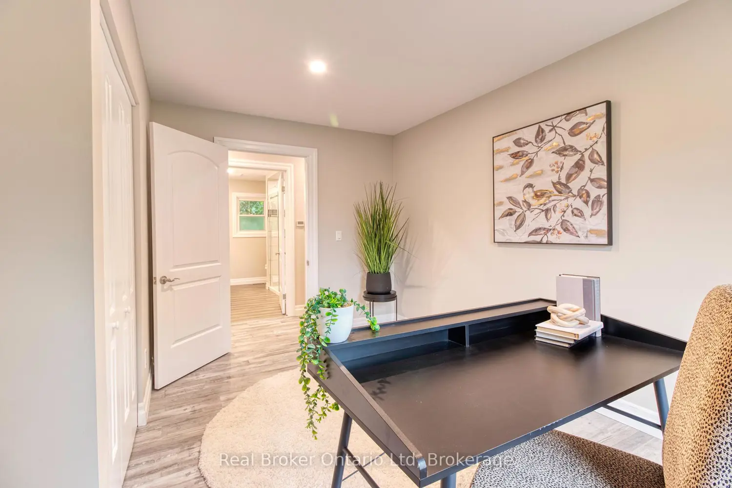 446 Isaac Street photo 3