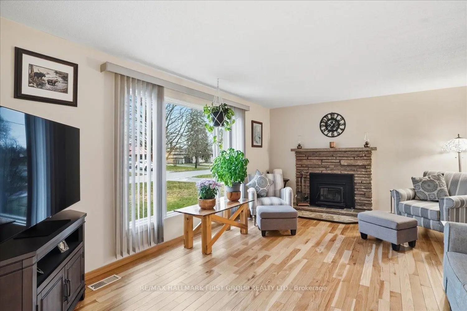 638 Bridge Street photo 3