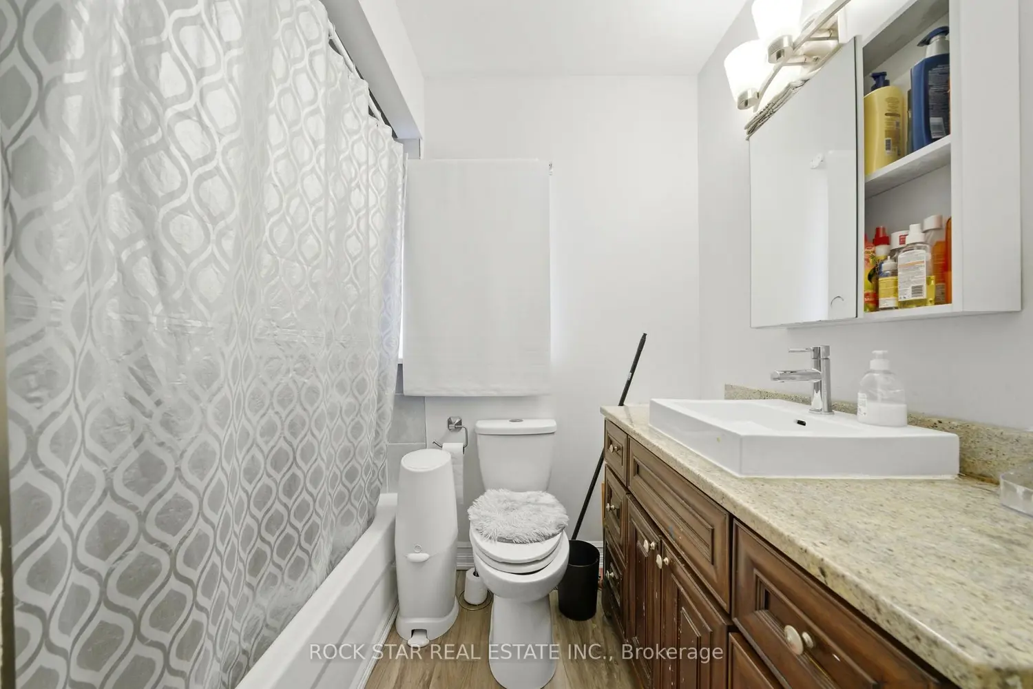 250 Grantham Avenue photo 2