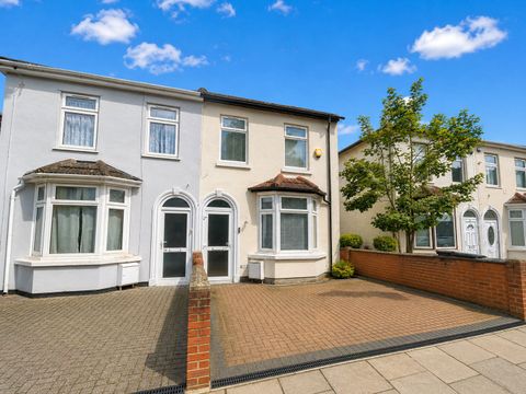 Kingston Road, Southall, Greater London UB2