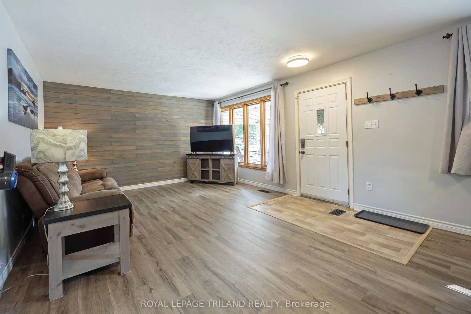 107 Susan Avenue photo 4