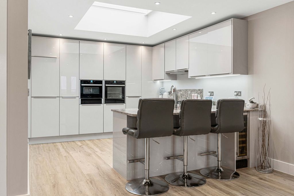 Additional image 5 of 2 bed flat for saleFerry Road, Hullbridge SS5