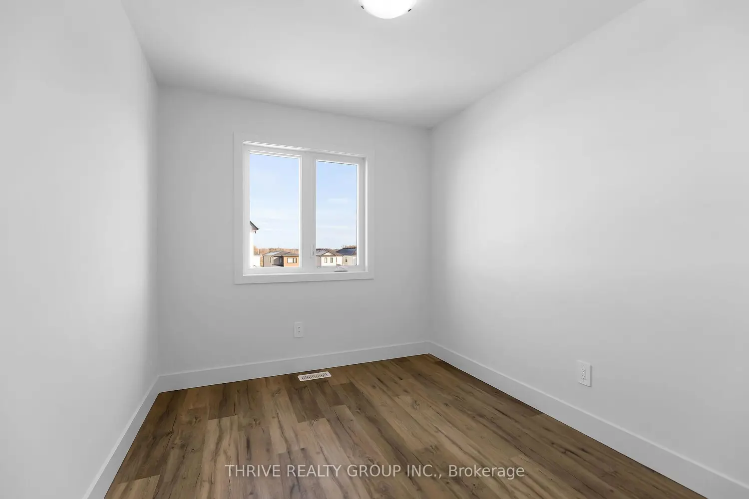 1595 Capri Crescent 68 photo 5
