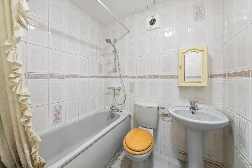 Additional image 7 of 1 bed maisonette for saleRosslyn Close, Hayes UB3