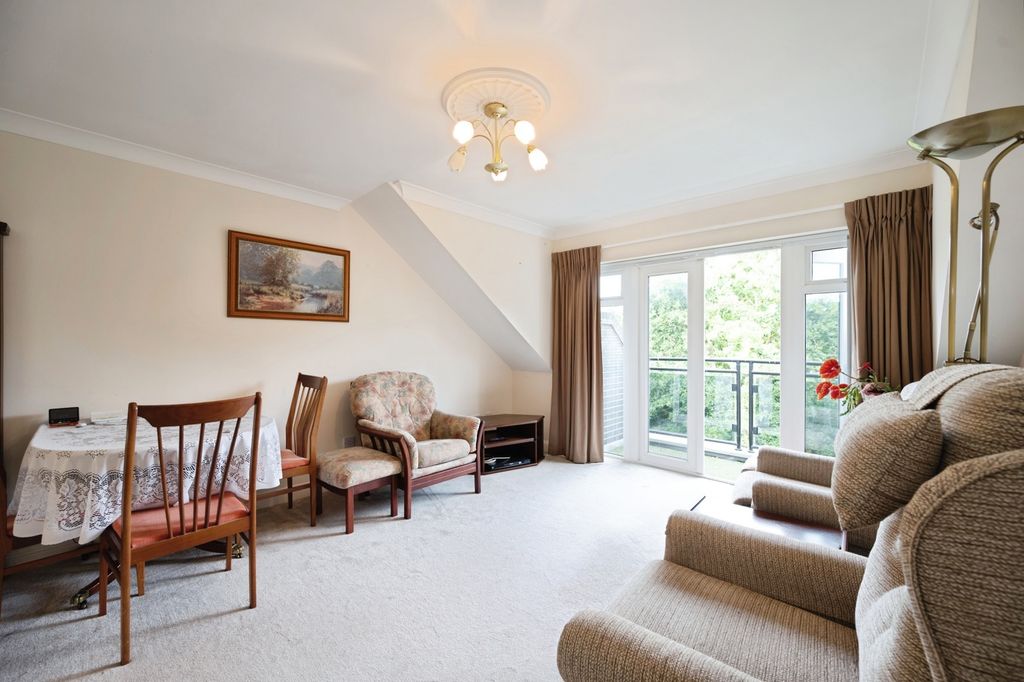 Additional image 10 of 2 bed flat for saleSea Front, Hayling Island, Hampshire PO11