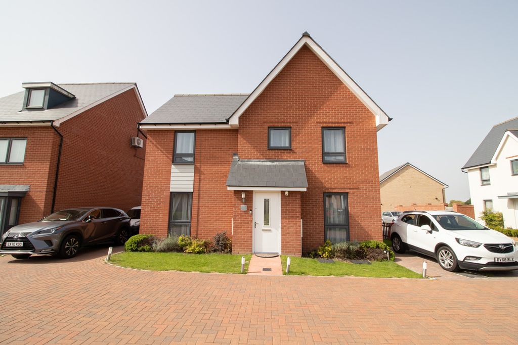 4 bed detached house for saleBlackthorn Drive, Harlow CM17