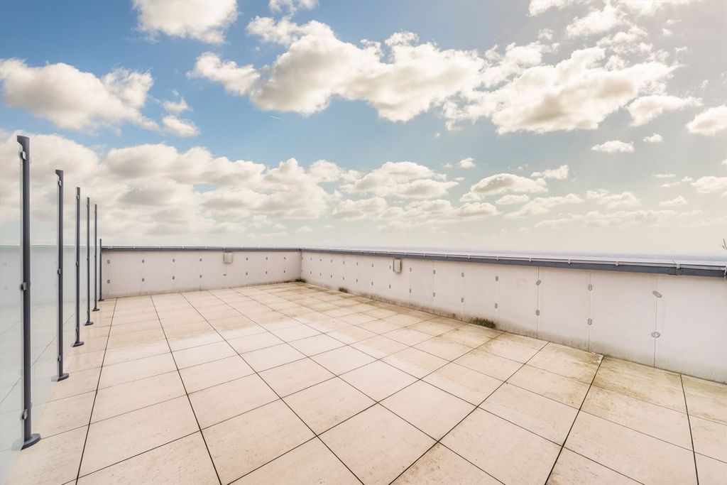 Additional image 7 of 3 bed flat for salePrince Regent Road, Hounslow TW3