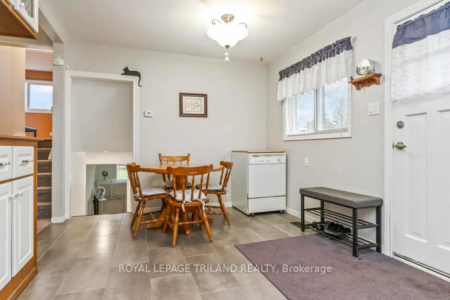 66 Garland Crescent photo 4