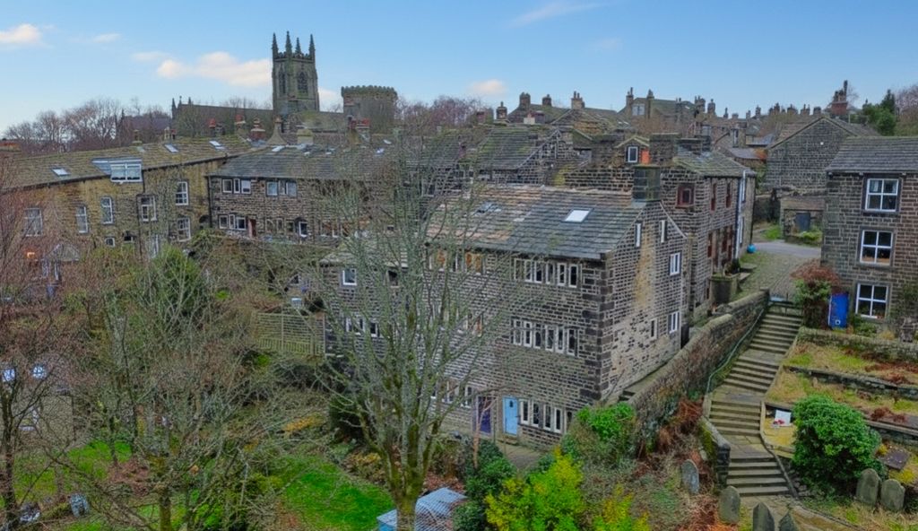 3 bed end terrace house for saleNorthgate, Heptonstall HX7