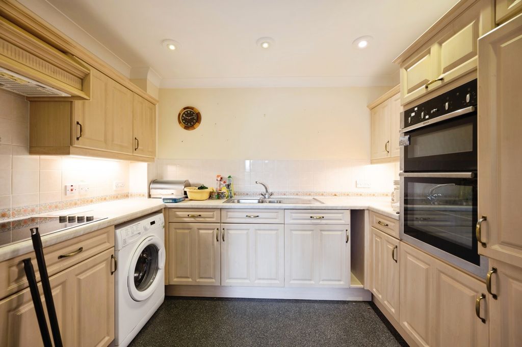 Additional image 4 of 2 bed flat for saleSea Front, Hayling Island, Hampshire PO11