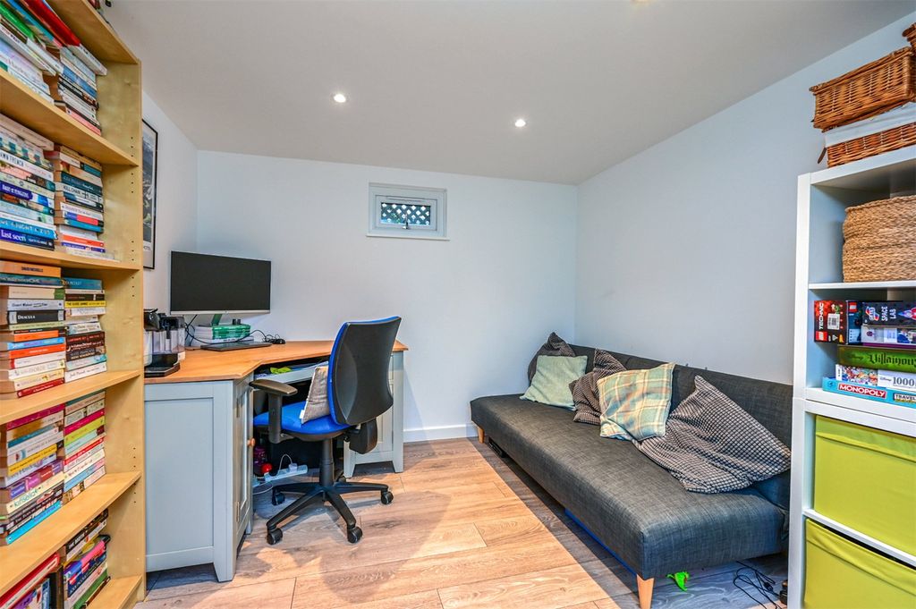 Additional image 11 of 4 bed detached house for saleViney Close, Hook, Hampshire RG27