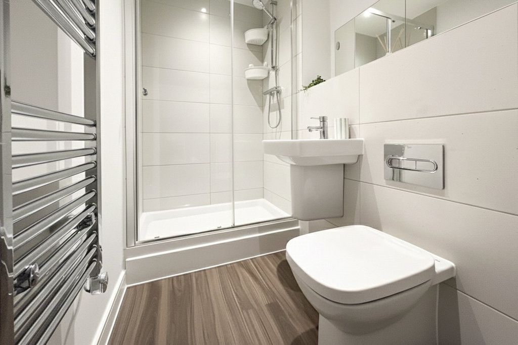 Additional image 8 of 2 bed flat for saleStation Road, Hook, Hampshire RG27