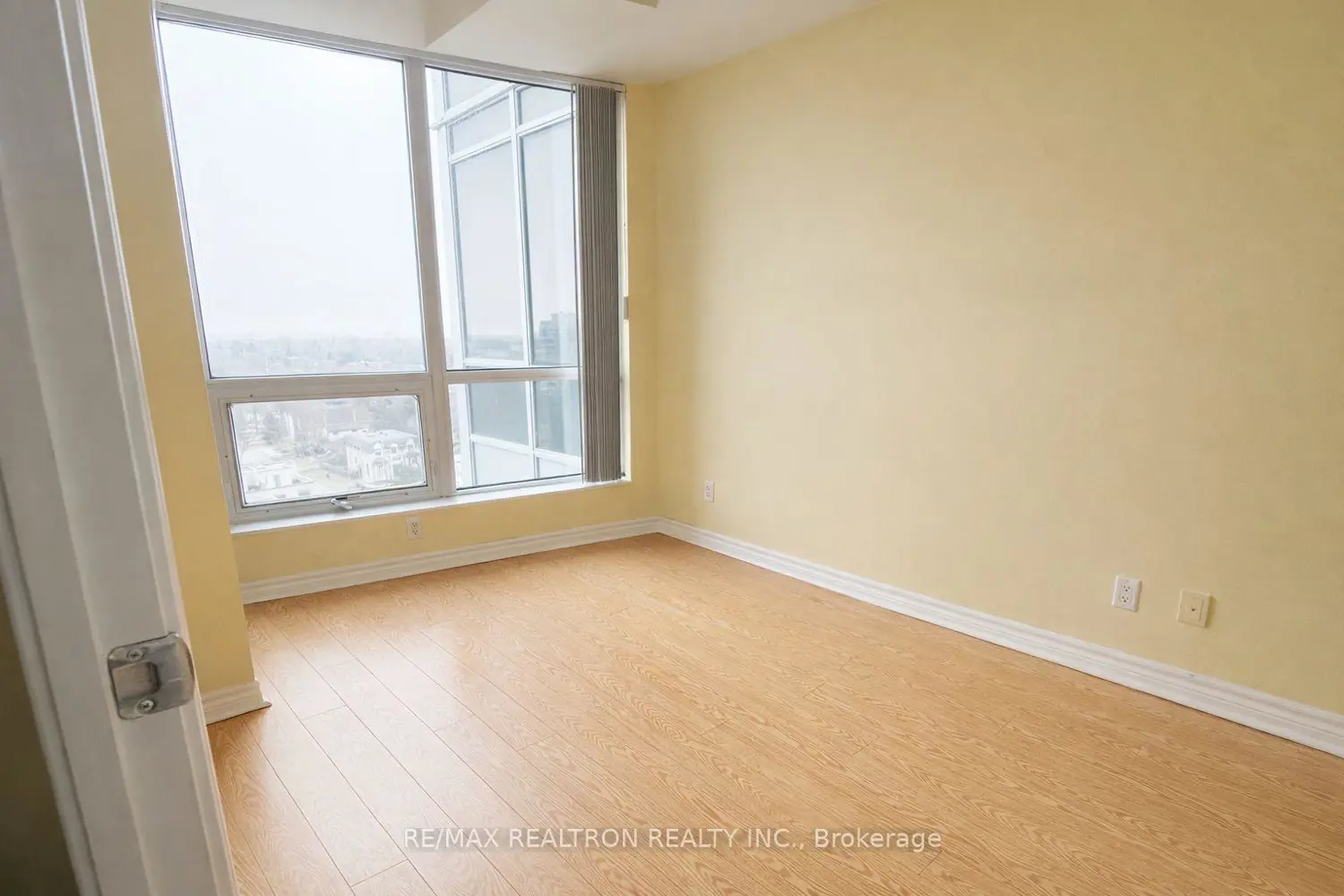 18 Holmes Avenue 1102 photo 5