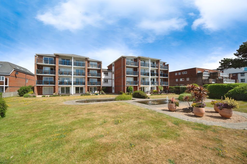 Additional image 15 of 3 bed flat for saleSea Front, Hayling Island, Hampshire PO11