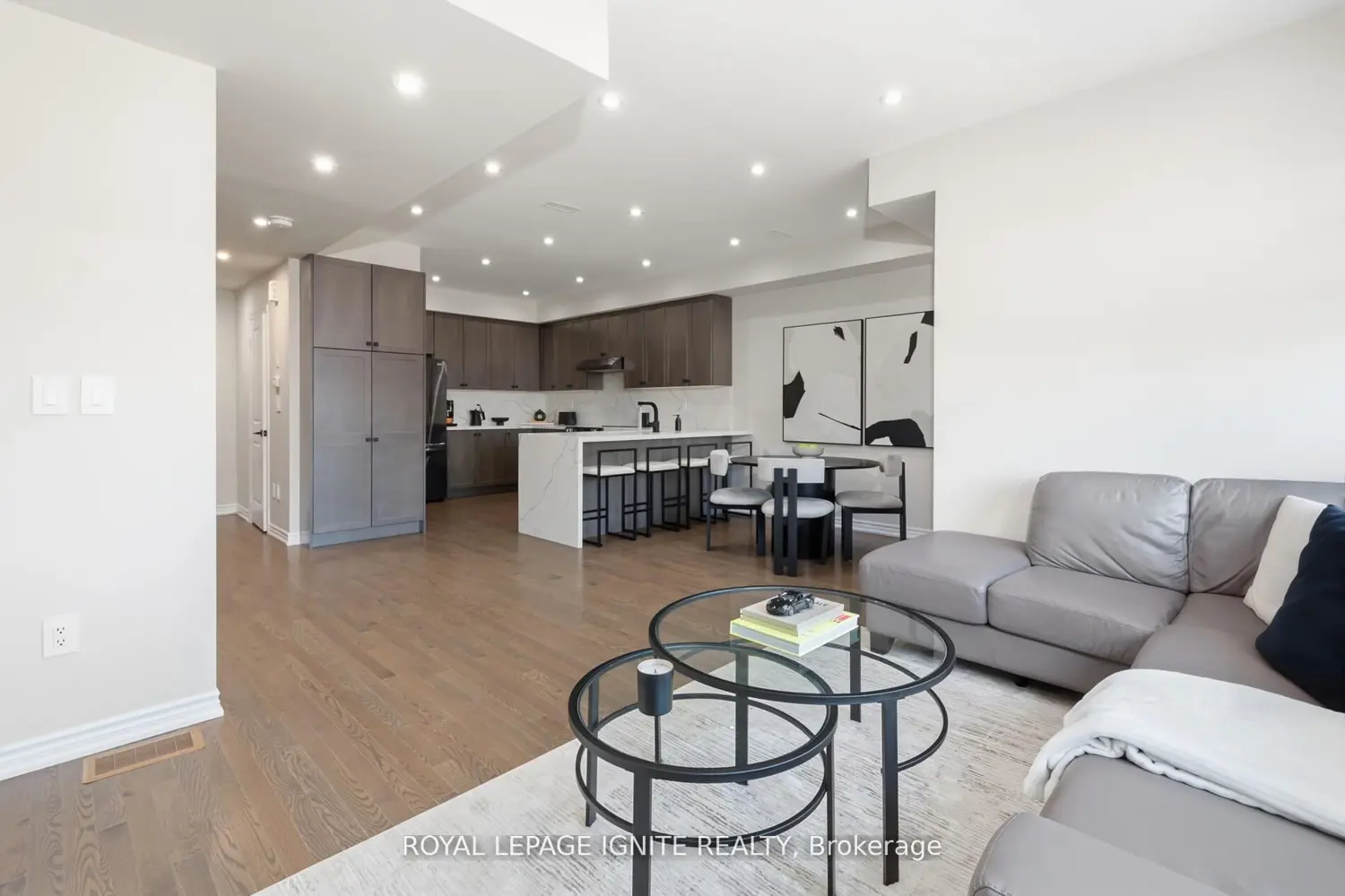 255 Moody Drive photo 4