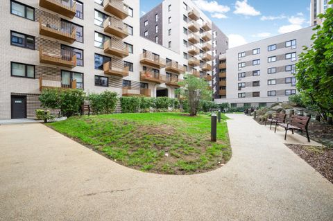 Equipment Works, 2 Vanguard Wy E17, Studio to rent