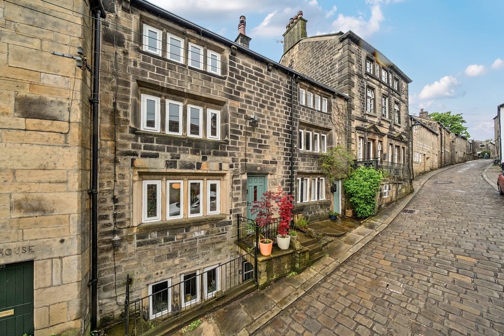 3 bed cottage for saleTowngate, Heptonstall, Hebden Bridge, West Yorkshire HX7