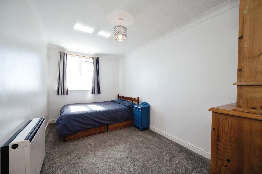Additional image 9 of 2 bed flat for saleSouthwood Road, Hayling Island, Hampshire PO11