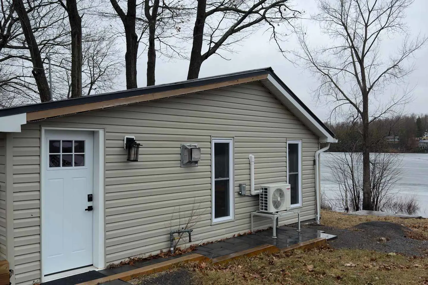 1114 Bayview Drive photo 2