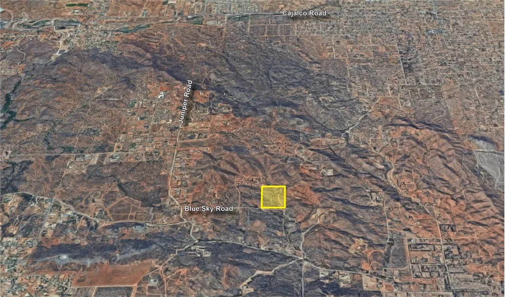 4 Blue Sky Rd, Perris, CA 92570 photo 2