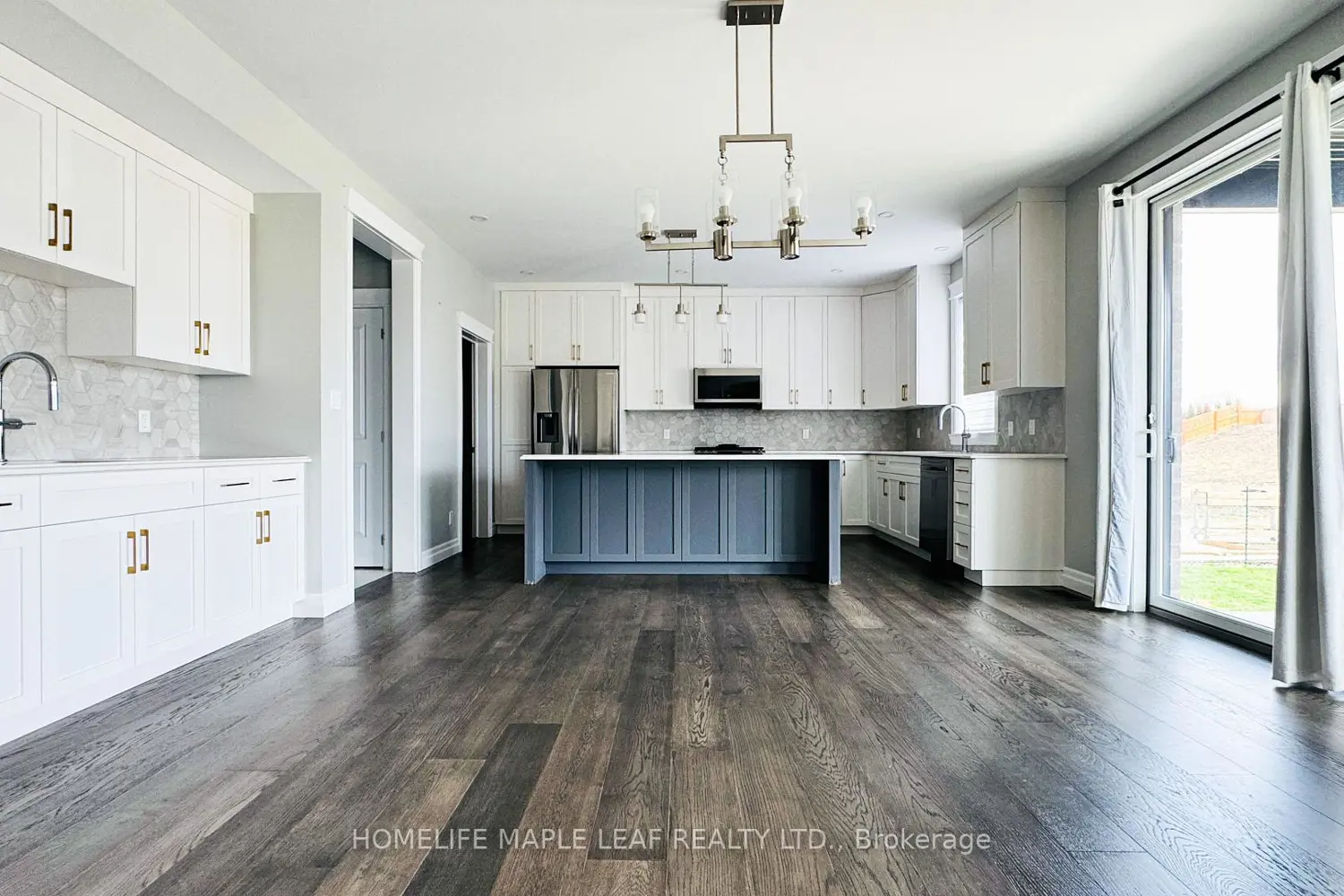 310 Blake Avenue photo 4