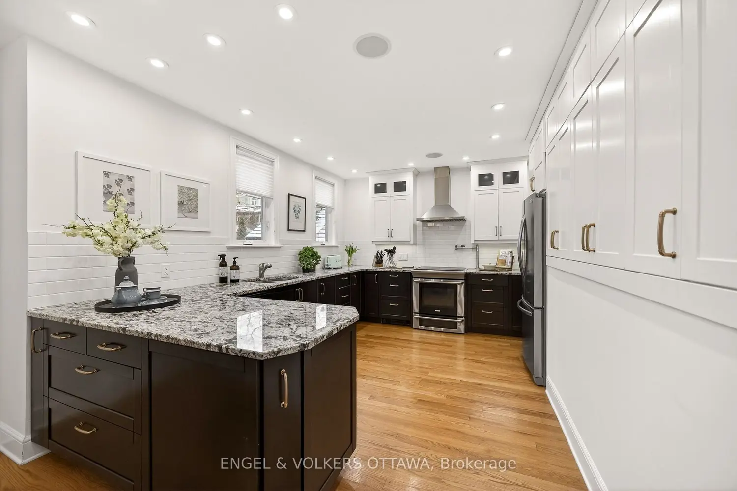 Additional image 5 of 498 Queen Elizabeth Drive