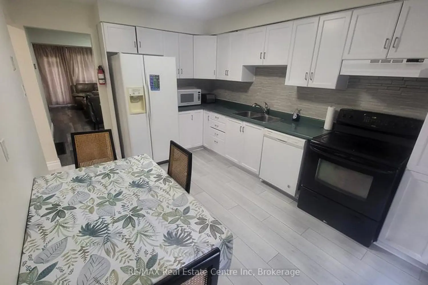 137 Dovercliffe Road photo 4
