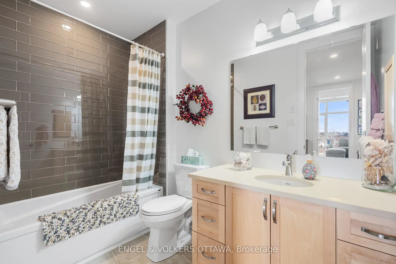 Additional image 9 of 110 Cortile Private 402