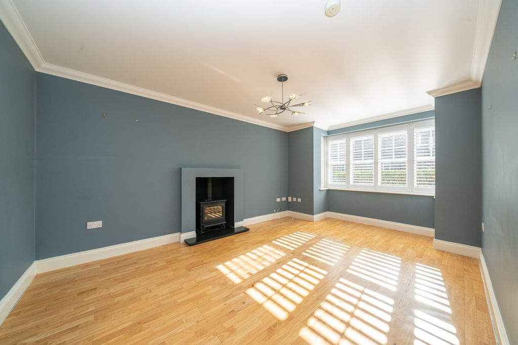 Additional image 5 of 4 bed detached house for saleOstlers Close, Hemel Hempstead, Hertfordshire HP3