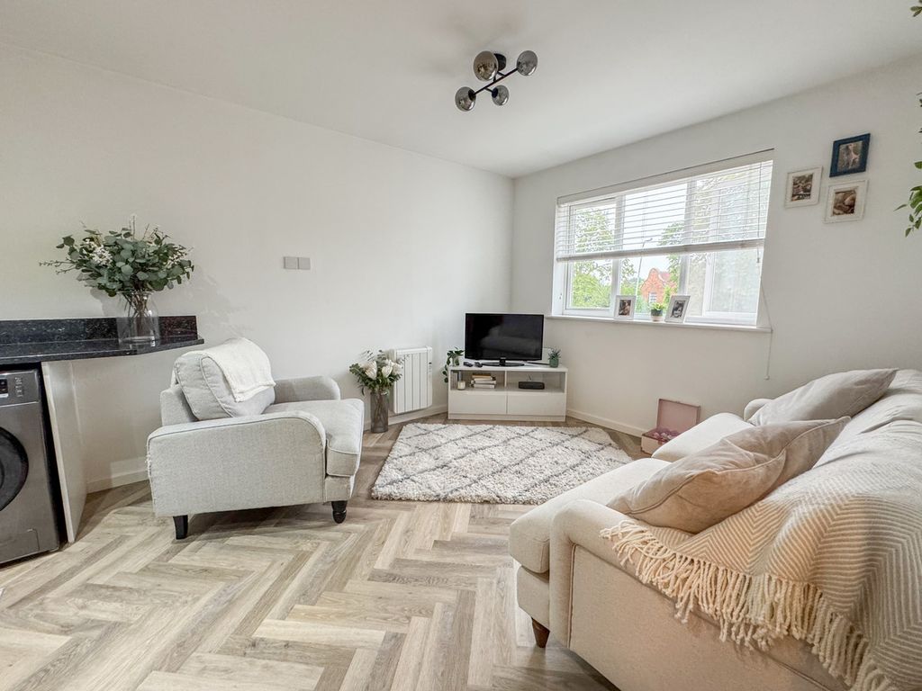 Additional image 3 of 1 bed flat for saleAspen Green, Ashingdon Road, Rochford SS4