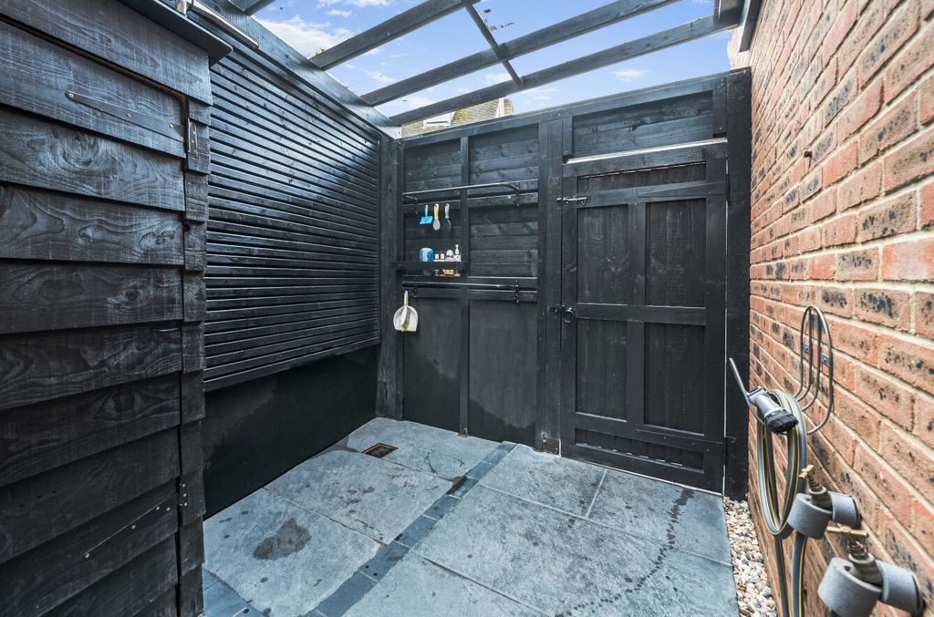 Additional image 25 of 5 bed detached house for saleMyllers Lond, Hook, Hampshire RG27