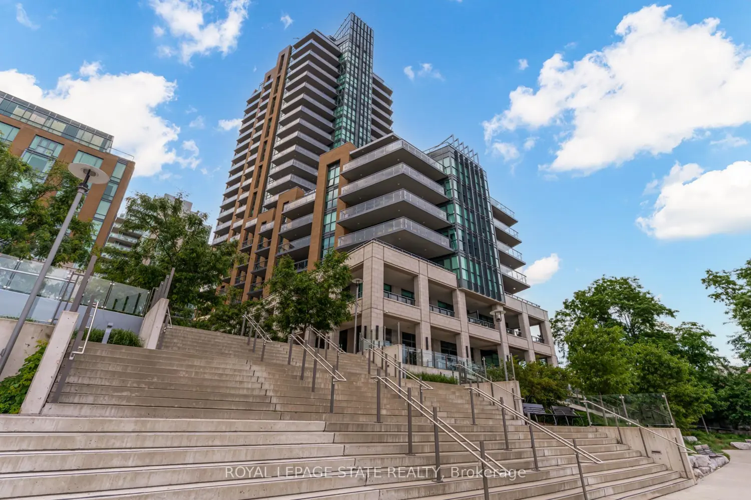 2060 Lakeshore Road 308 photo 3