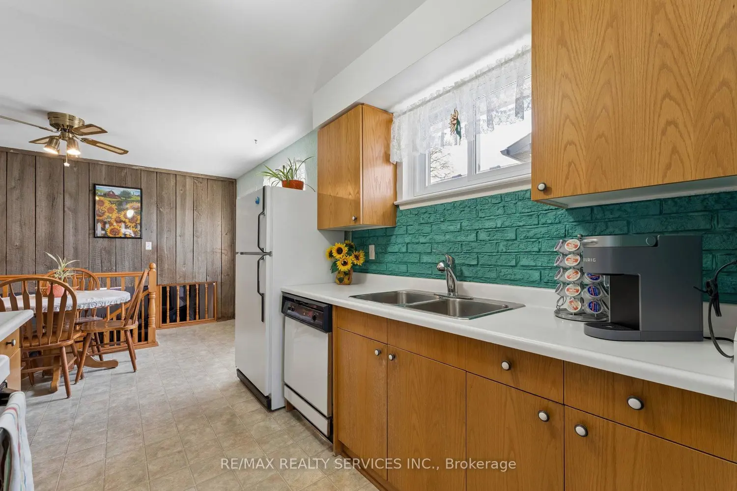 21 Willis Drive photo 3